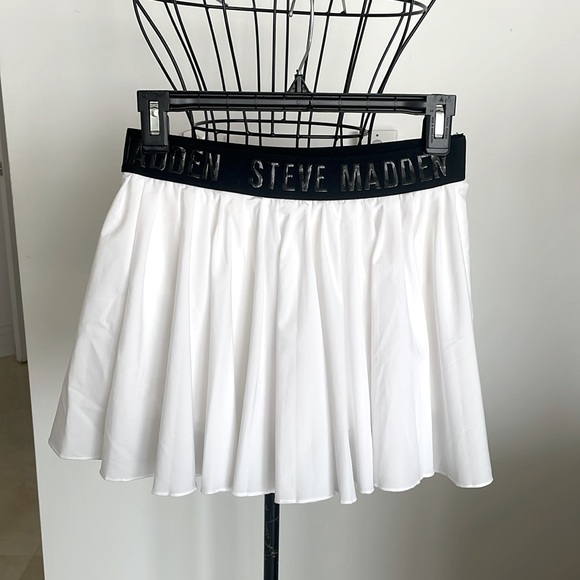 NWT STEVE MADDEN WHITE SKORT - Picture 1 of 4